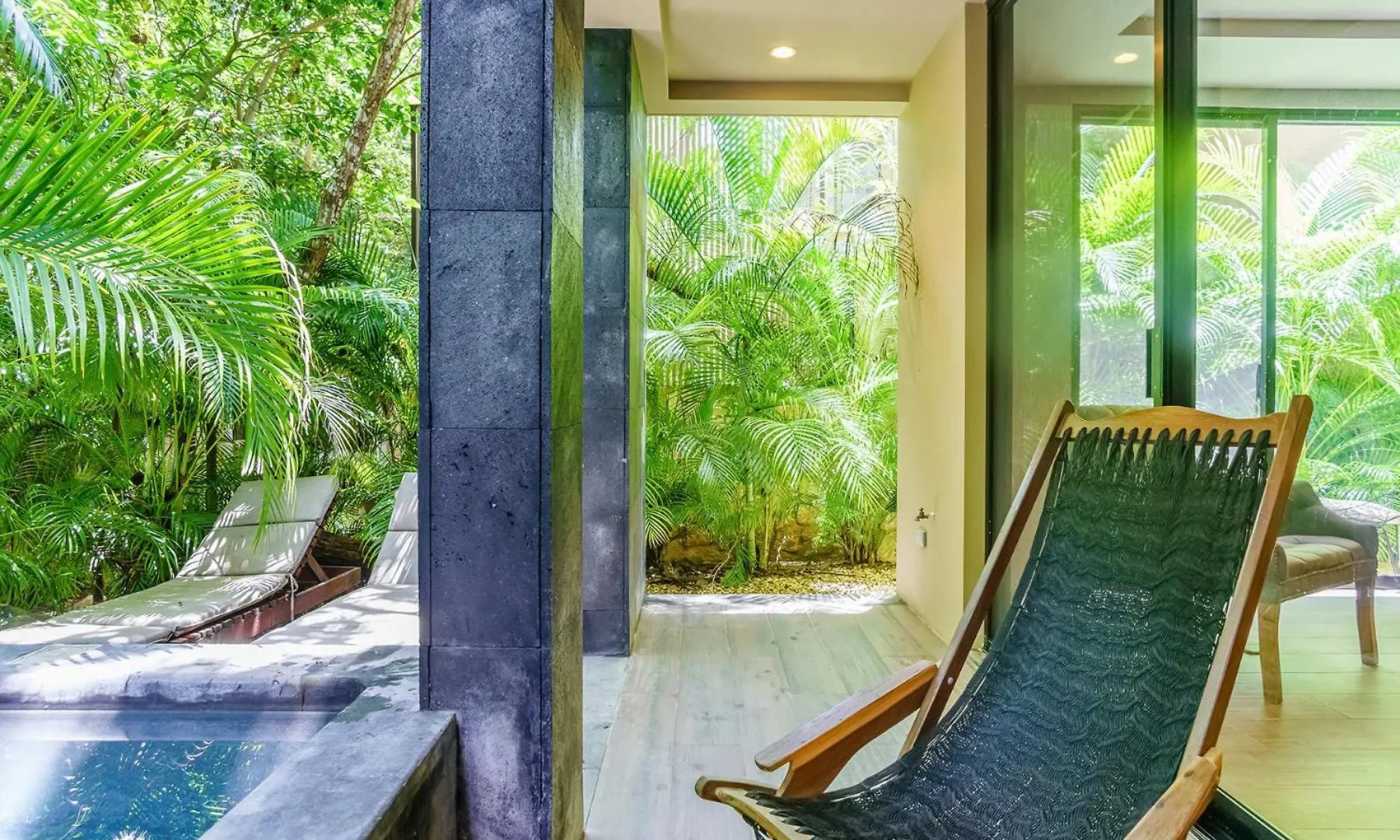Luxurious Oasis Jacuzzi With Art Gallery And Pool Tulum